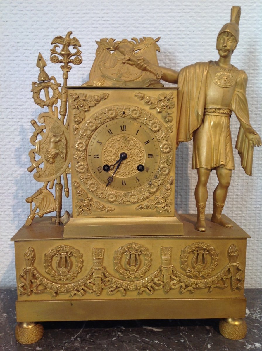 Pendule Au Centurion En Bronze Doré époque Restauration Vers 1820