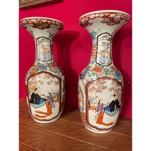 Paire De Vases Japonais En Porcelaine Polychrome 