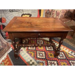 Table à écrire en noyer d’époque Louis XIII 
