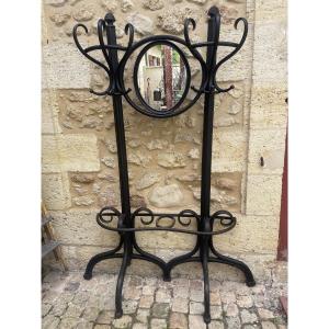 Porte manteau mural de la maison Tonet en hêtre teinté. 