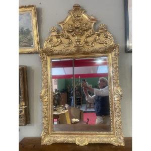 Miroir d’époque Louis XV en bois sculpté et doré