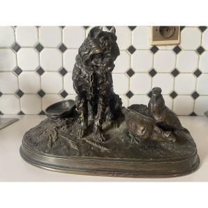 Bronze par Pierre Jules Mène daté 1858 représentant un chien griffon et deux pigeons 