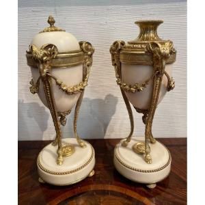 Pair Of Reversible Cassolette In Marble Decorated With Gilt Bronze