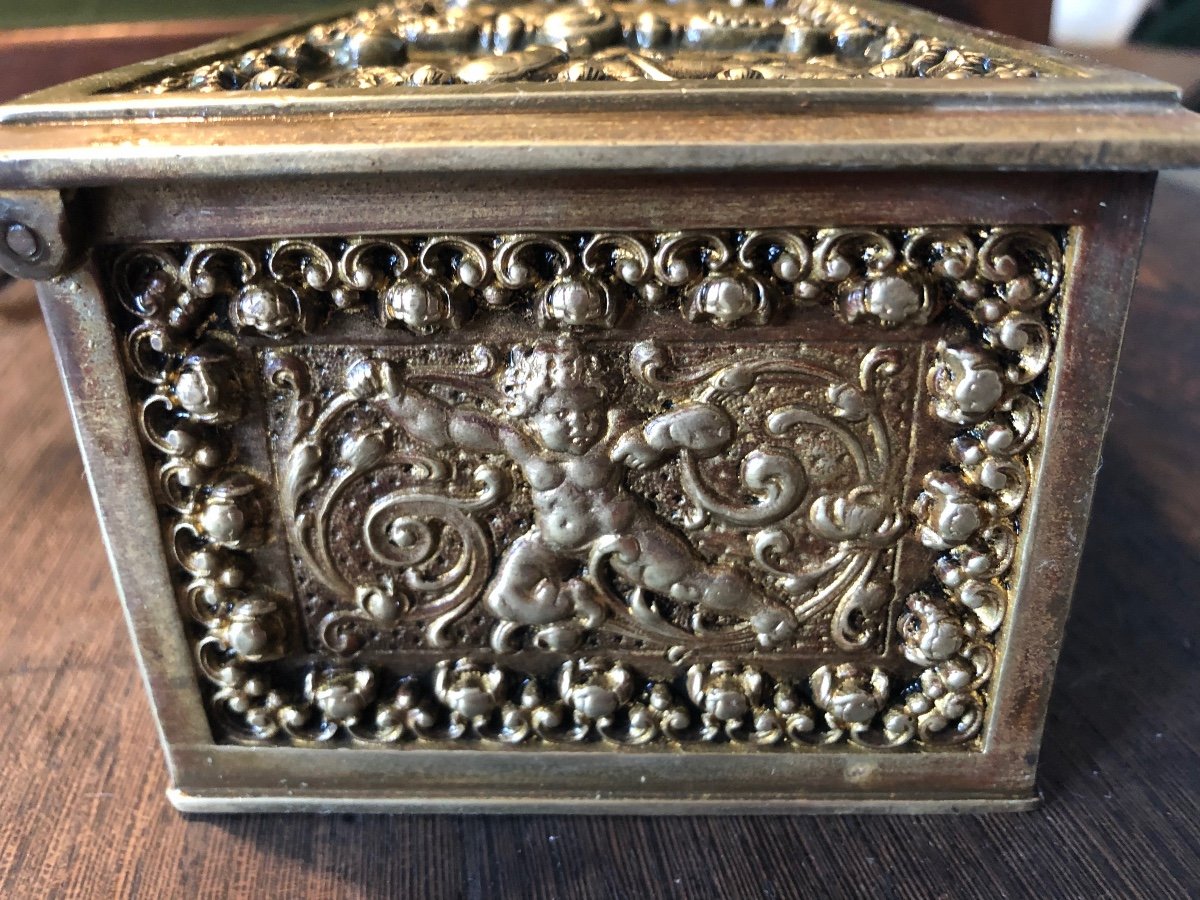 Bronze Box Decorated With Puttis-photo-3