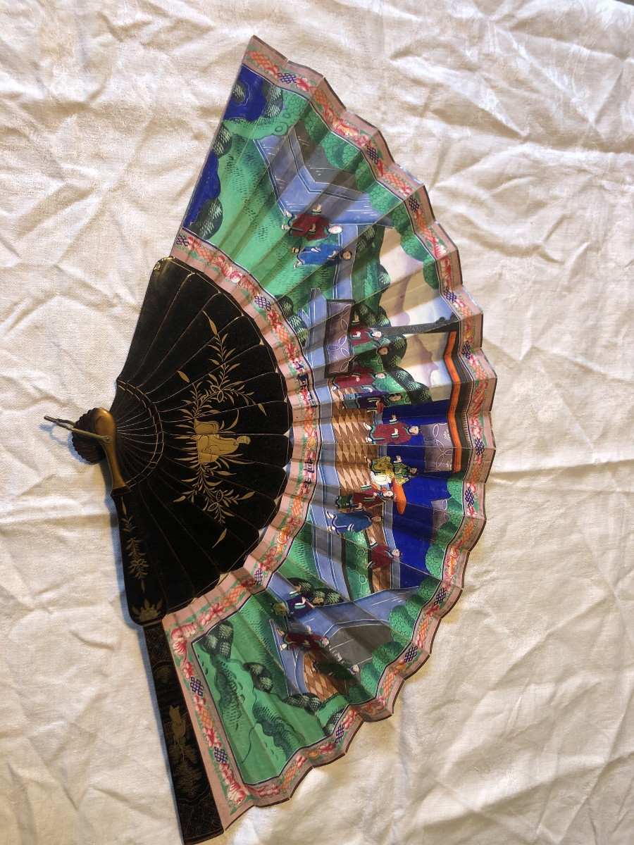 Chinese Fan With Painted And Lacquered Decoration