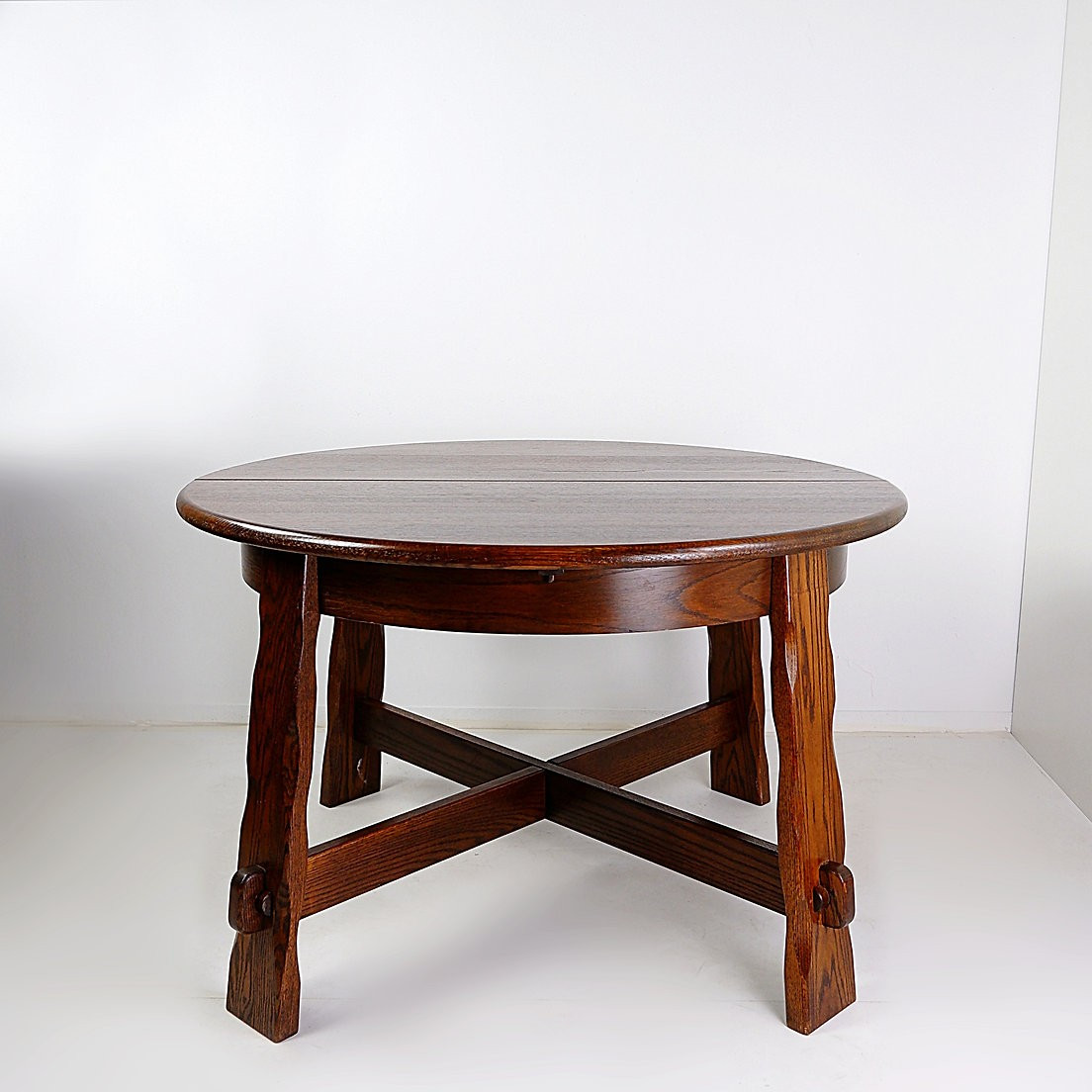 Table De Salle à Manger Ronde à Rallonges Style Brutaliste En Chêne Massif, Années 1950
