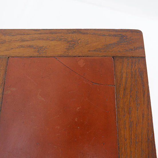 Table d'appoint vintage en bois avec plateau en terre cuite -photo-1