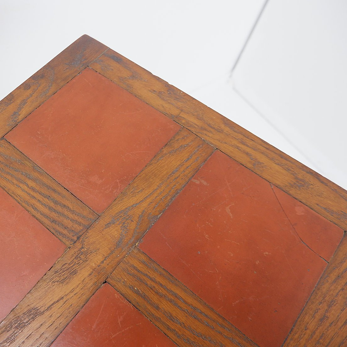 Table d'appoint vintage en bois avec plateau en terre cuite -photo-8