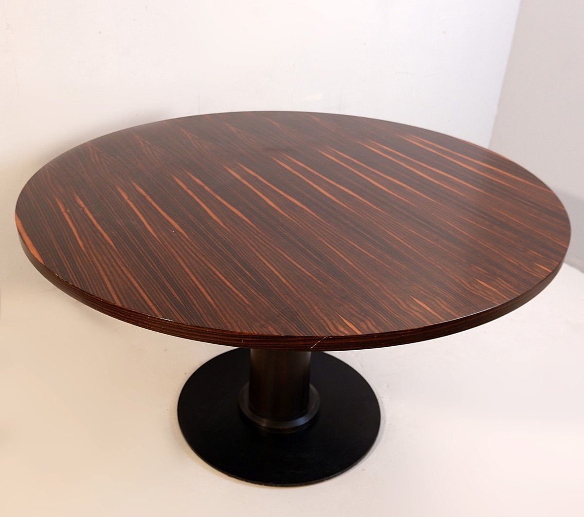 Round Dining Table In Macassar Ebony ø 128 Cm-photo-4