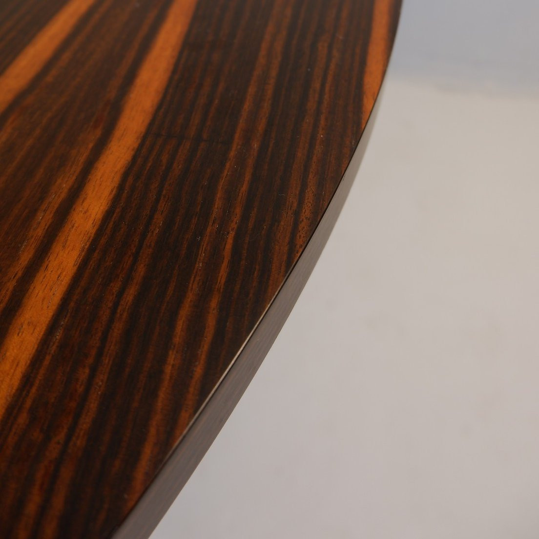 Round Dining Table In Macassar Ebony ø 128 Cm-photo-8