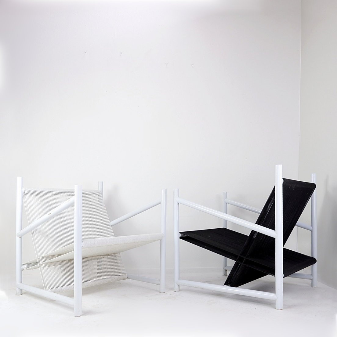 Paire de fauteuils Modernes noir et blanc intérieur/extérieur -photo-4