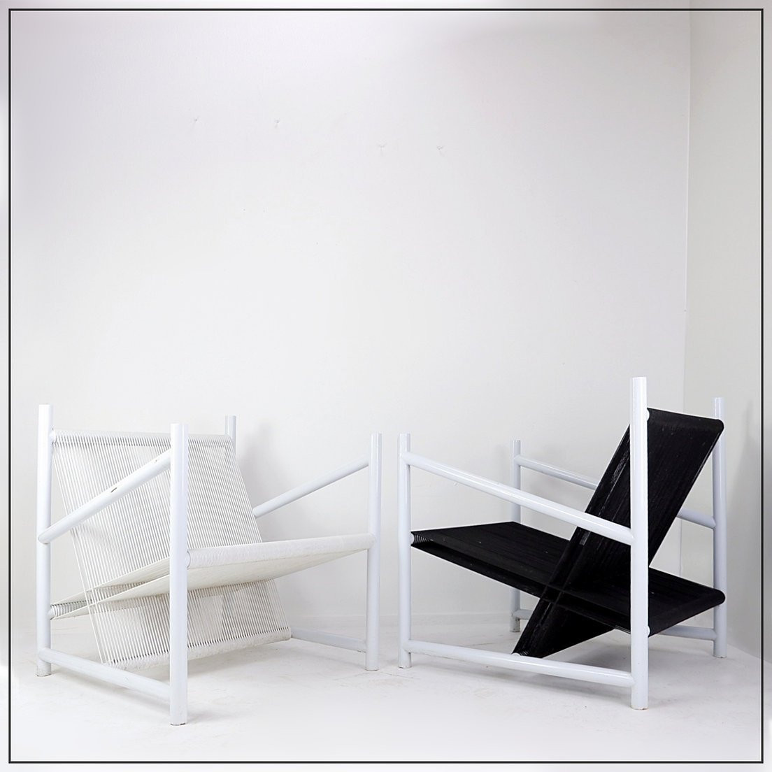 Paire de fauteuils Modernes noir et blanc intérieur/extérieur -photo-7