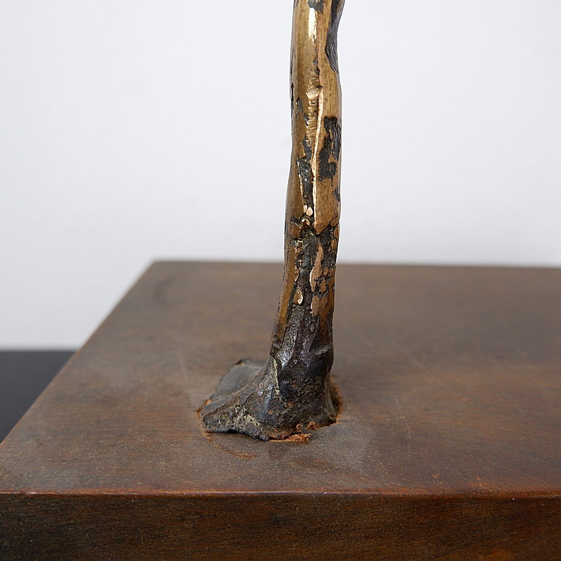 Sculpture en bronze représentant un homme acrobate, par Pieter Florizoon (1937-2015).-photo-5