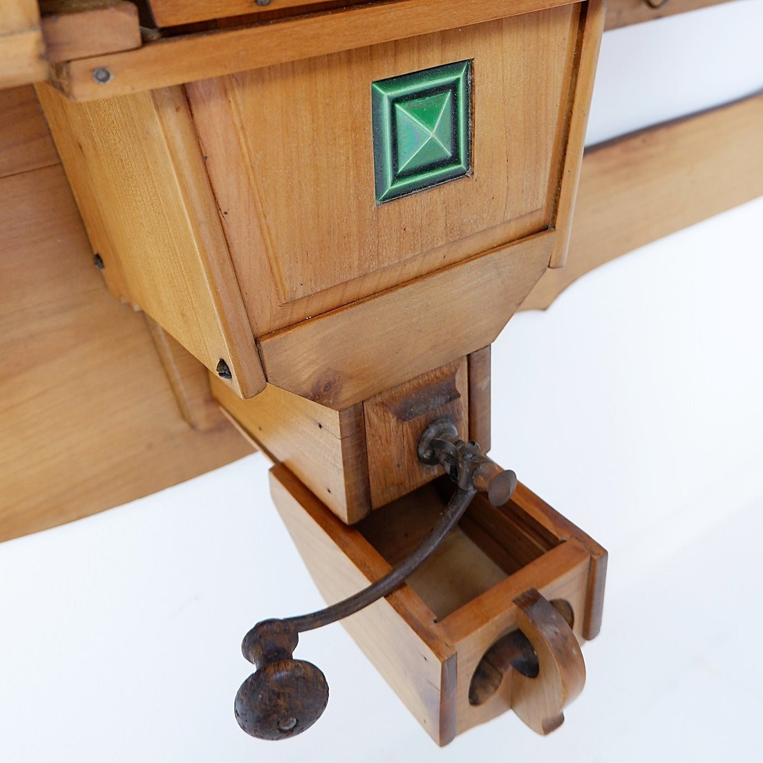 Étagère de cuisine Archelle en bois de sherry avec 18 tiroirs et moulin à café-photo-4