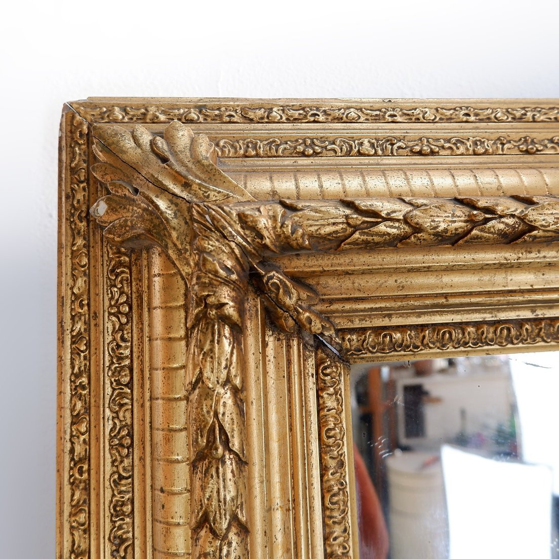 Large Wooden And Gilded Stucco Mirror With Foliage Decoration-photo-4