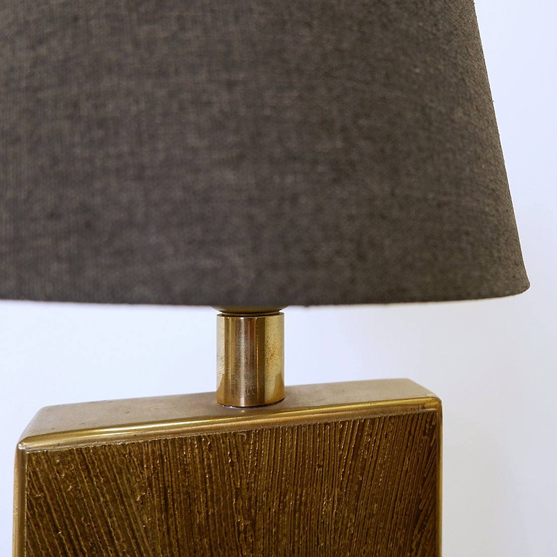 Lampe en laiton gravé par Georges Mathias - Belgique, années 1970-photo-3
