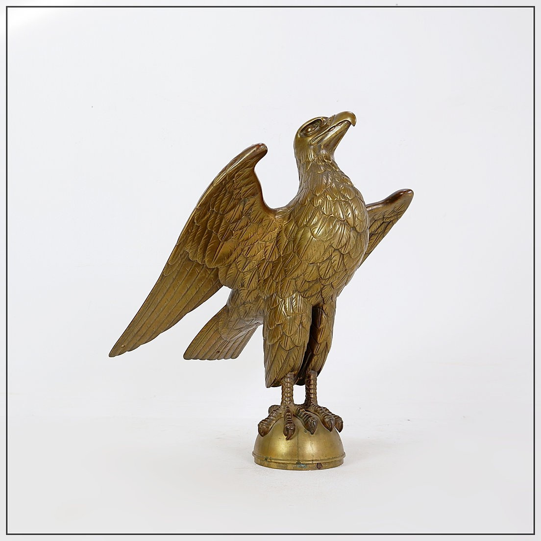 Pupitre ancien en bronze coulé, haut-relief représentant un aigle