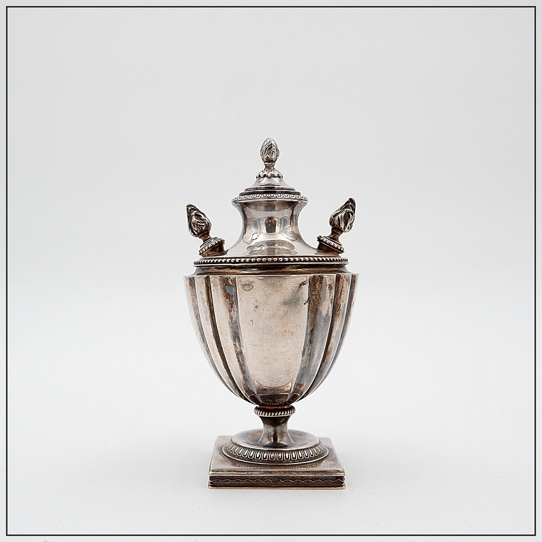 Flacon à parfum en argent
