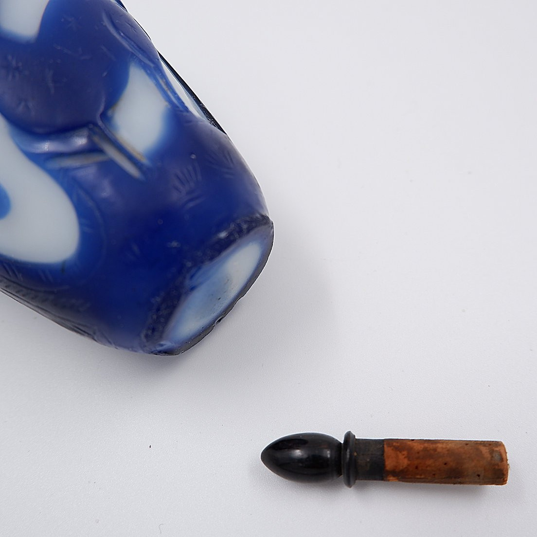 Tabatière en verre transparent avec incrustation bleue, Chine, XIXe siècle-photo-1