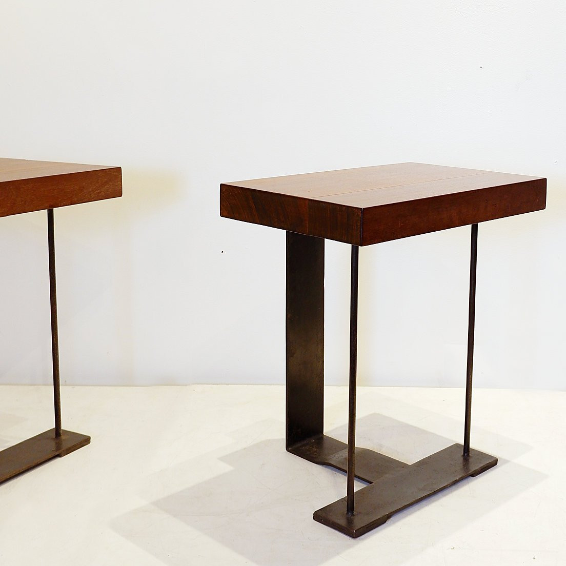 Ensemble de 4 tabourets ou tables d'appoint style Pierre Chareau-photo-2