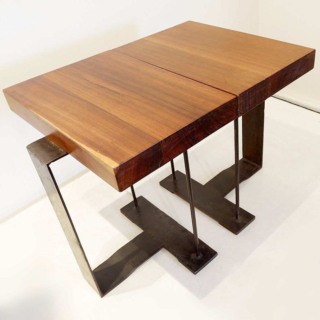 Ensemble de 4 tabourets ou tables d'appoint style Pierre Chareau-photo-3