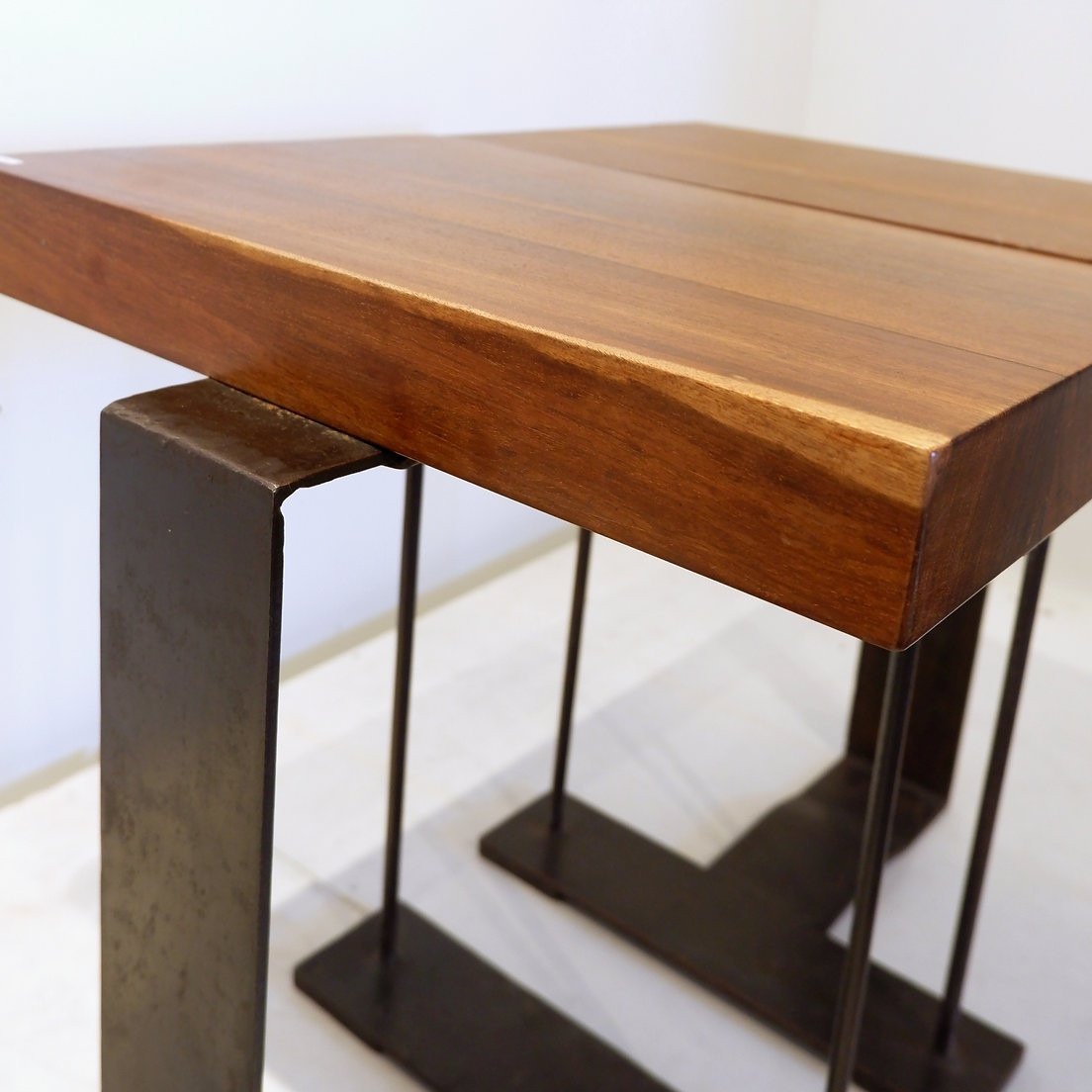 Ensemble de 4 tabourets ou tables d'appoint style Pierre Chareau-photo-5