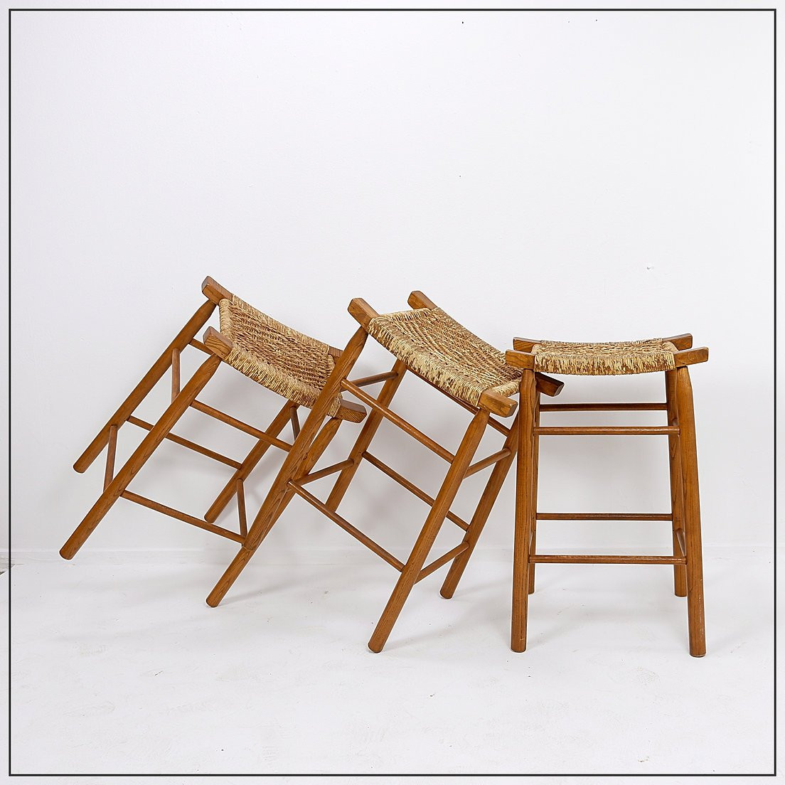 Set Of 3 Oak Bar Stools With Woven Rush Seat-photo-3