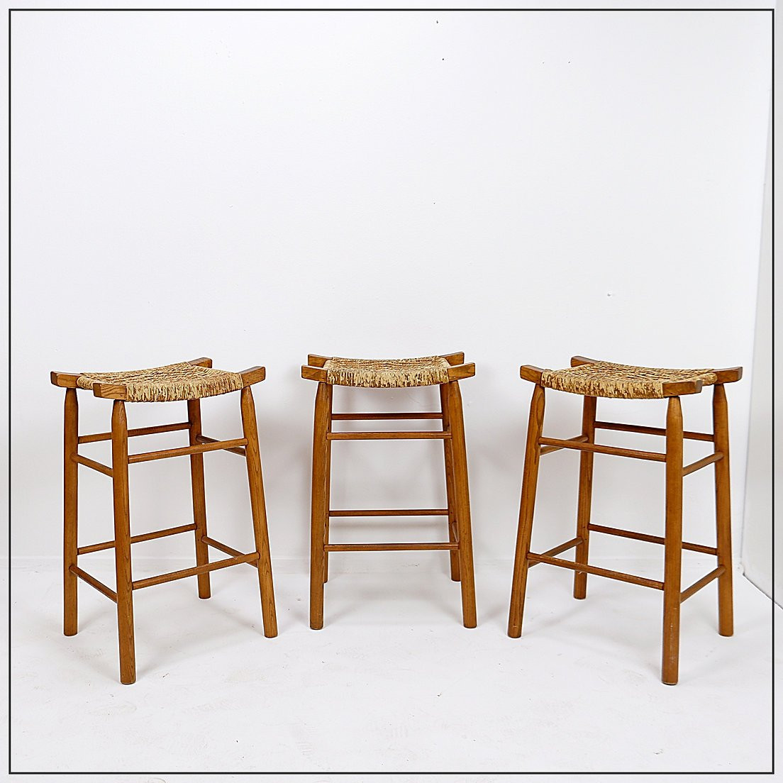 Set Of 3 Oak Bar Stools With Woven Rush Seat-photo-7