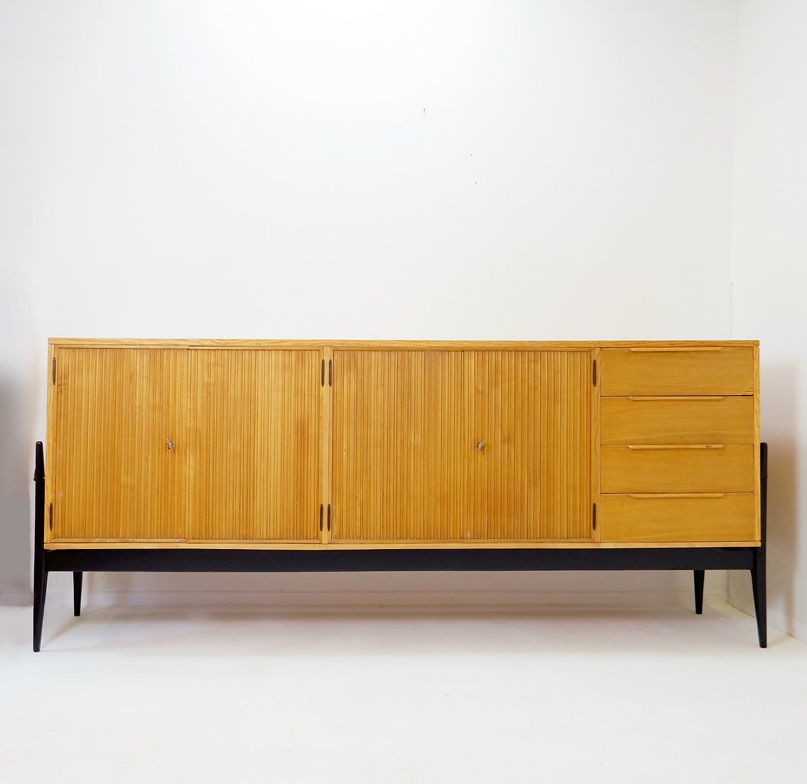 Buffet Alfred Hendrickx à quatre portes et quatre tiroirs (vers 1956)-photo-2