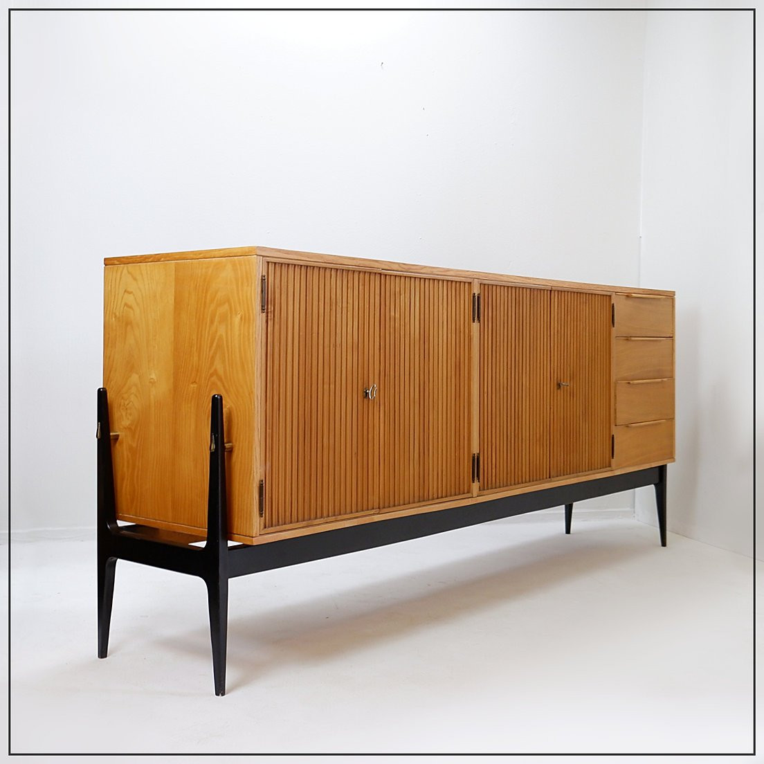Buffet Alfred Hendrickx à quatre portes et quatre tiroirs (vers 1956)-photo-3