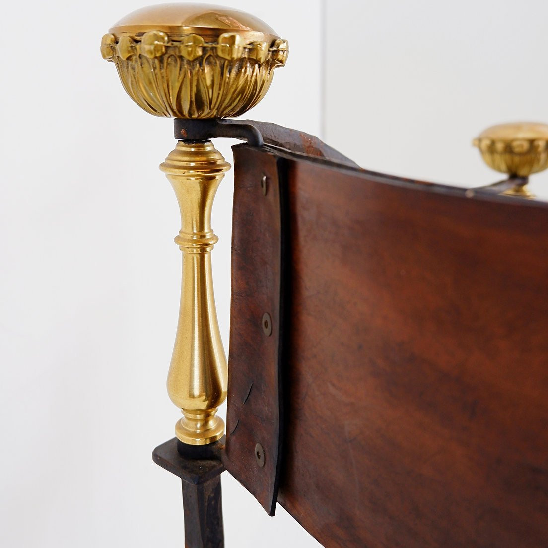 Fauteuil curule en fer forgé et cuir  -  XXe siècle-photo-4