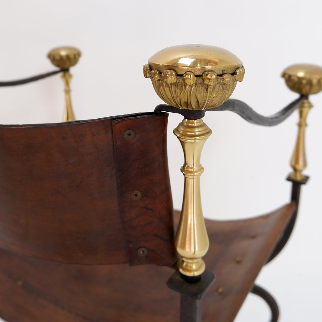 Fauteuil curule en fer forgé et cuir  -  XXe siècle-photo-4