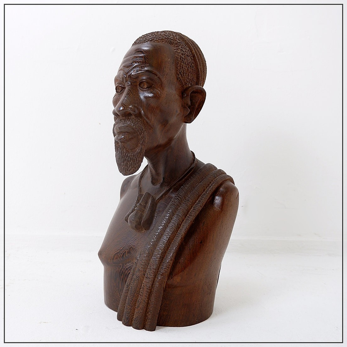 African Bust In Wenge, Mid-century Sculpture - Congo