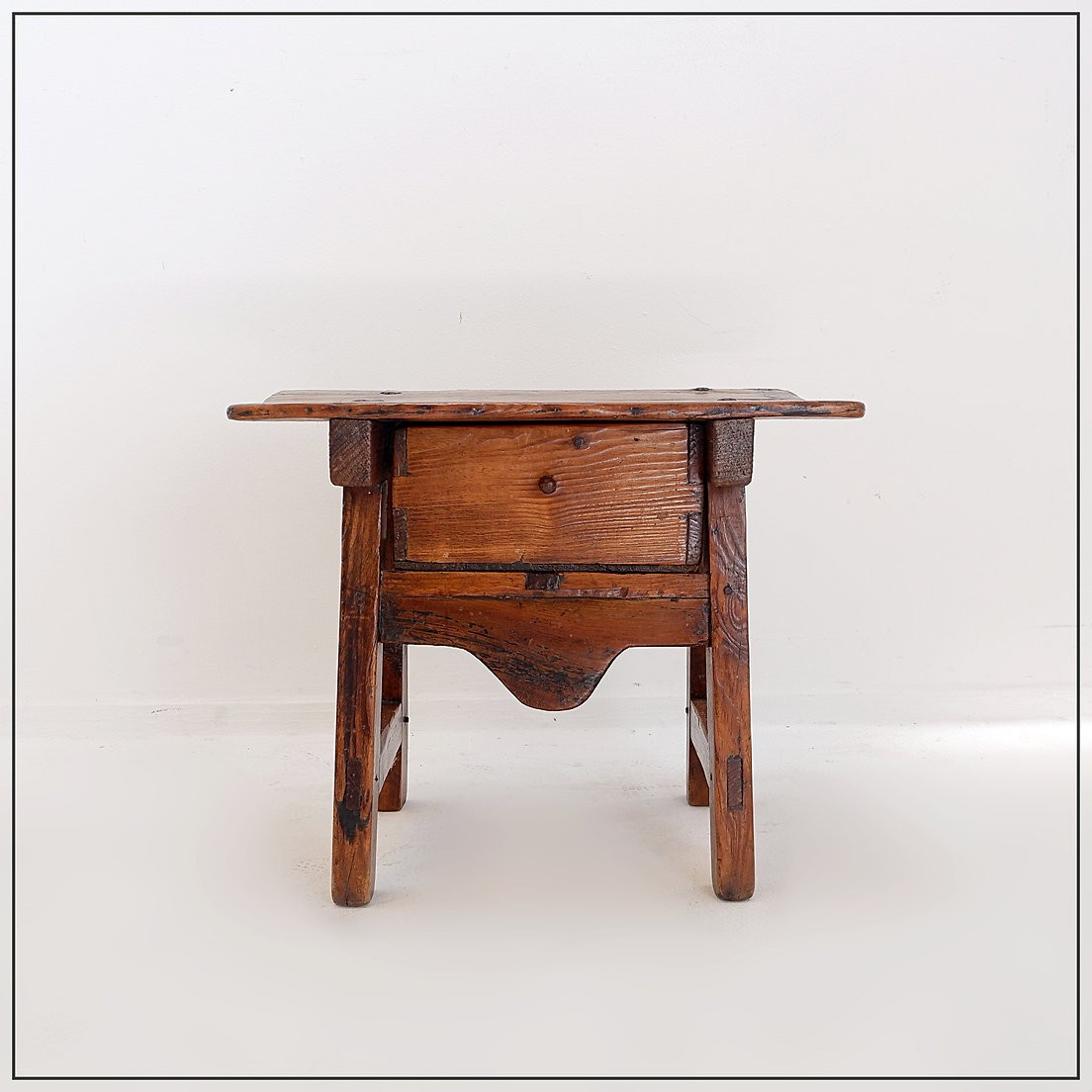 18th Century Chestnut Side Or Bedside Table / Spain