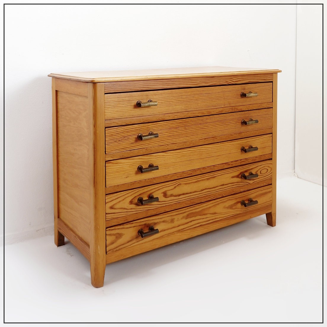 Vintage 5-drawer Chest Of Drawers With Brass Handles