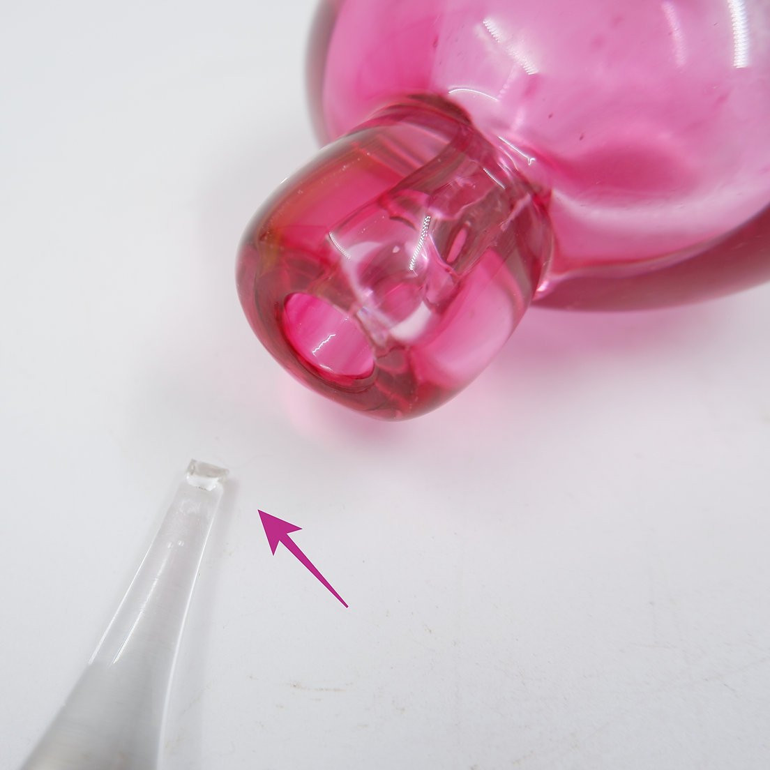 Flacon de parfum « Sommerso » en verre rose et transparent-photo-7