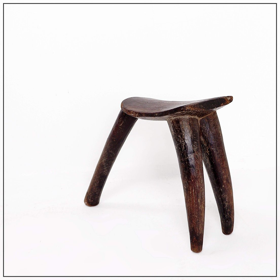 Tabouret tripode africain « Lobi » en bois du Burkina Faso-photo-1