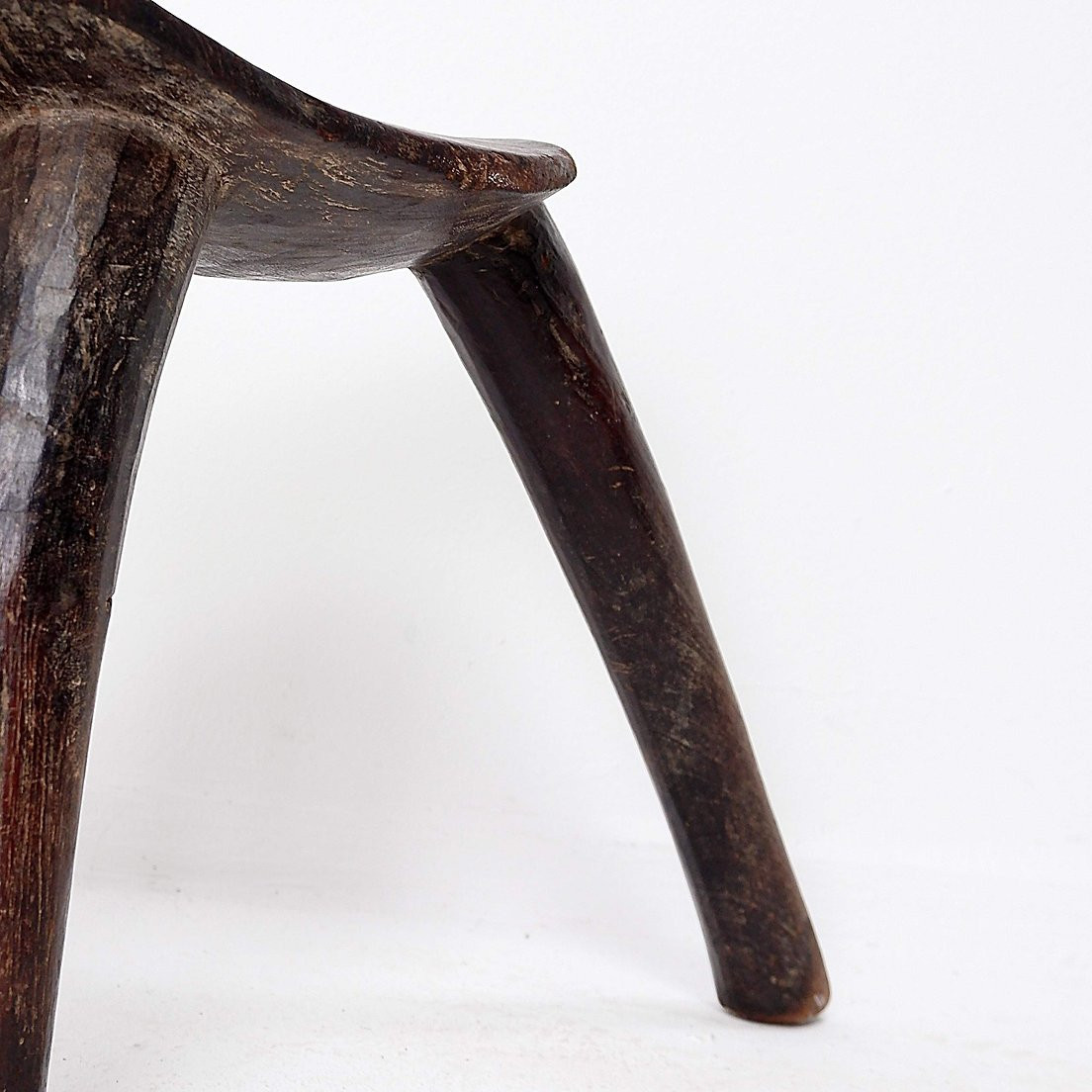 Tabouret tripode africain « Lobi » en bois du Burkina Faso-photo-8