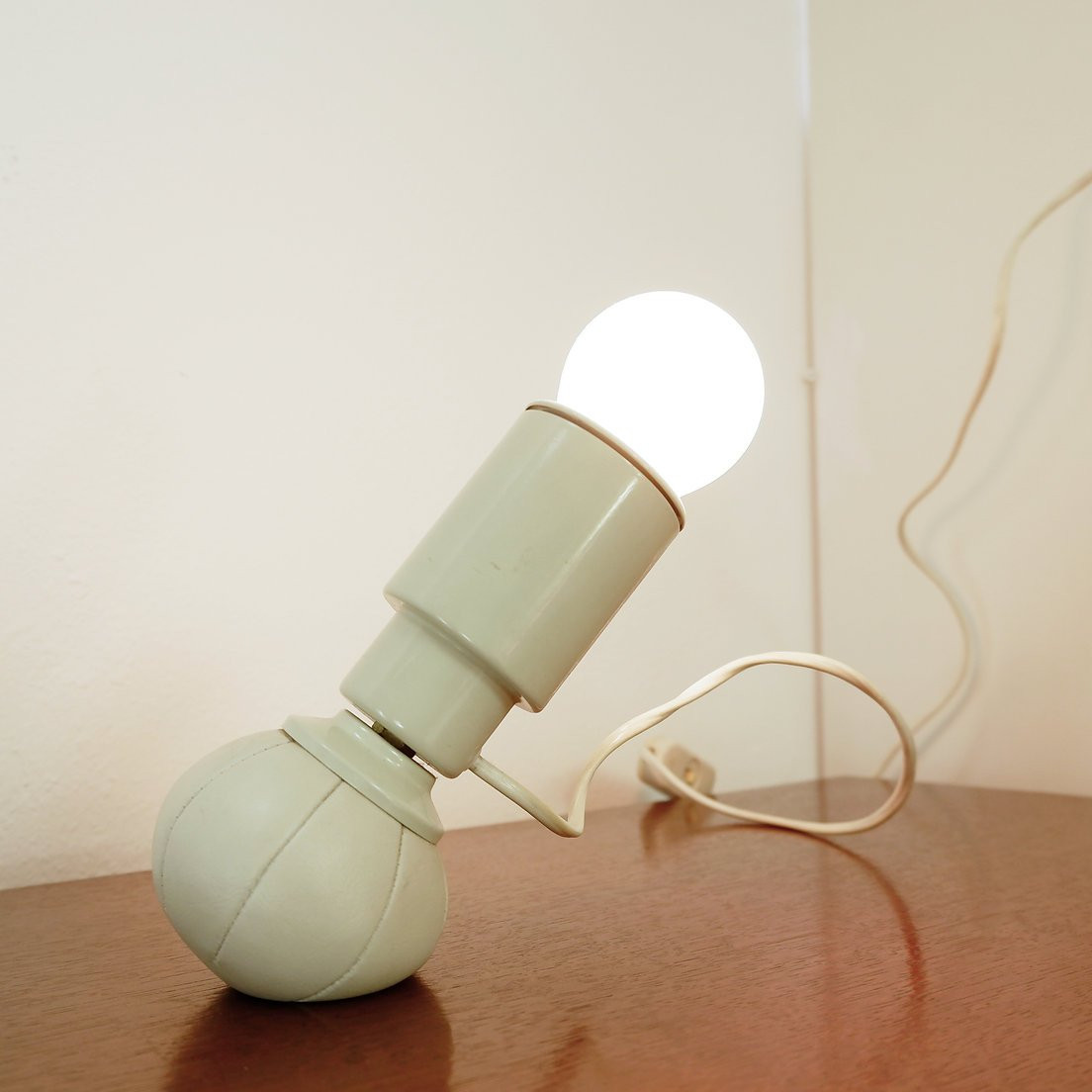 White 600 C Table Lamp By Gino Sarfatti For Arteluce, 1960s-photo-3