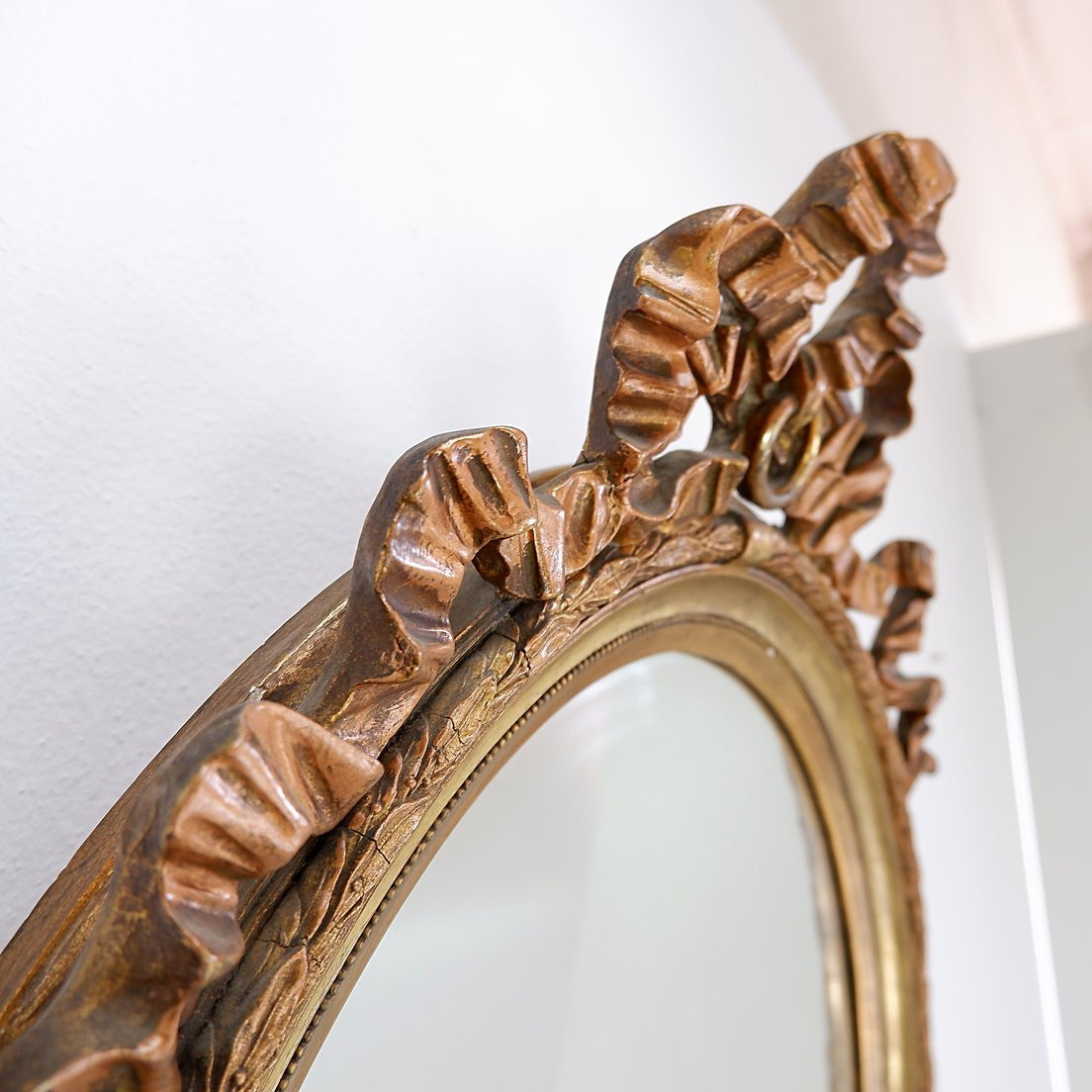 Miroir ovale « Nœud d'Amour » en bois et plâtre doré - xxème-photo-3