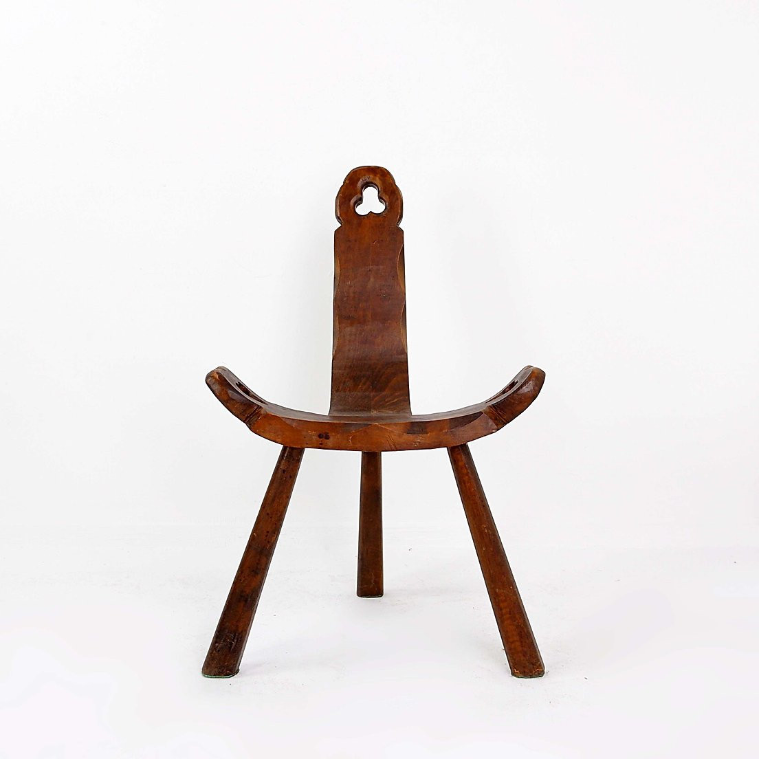 Chaise tripode primitive française en bois sculpté, style Wabi Sabi, début du XXe siècle-photo-2