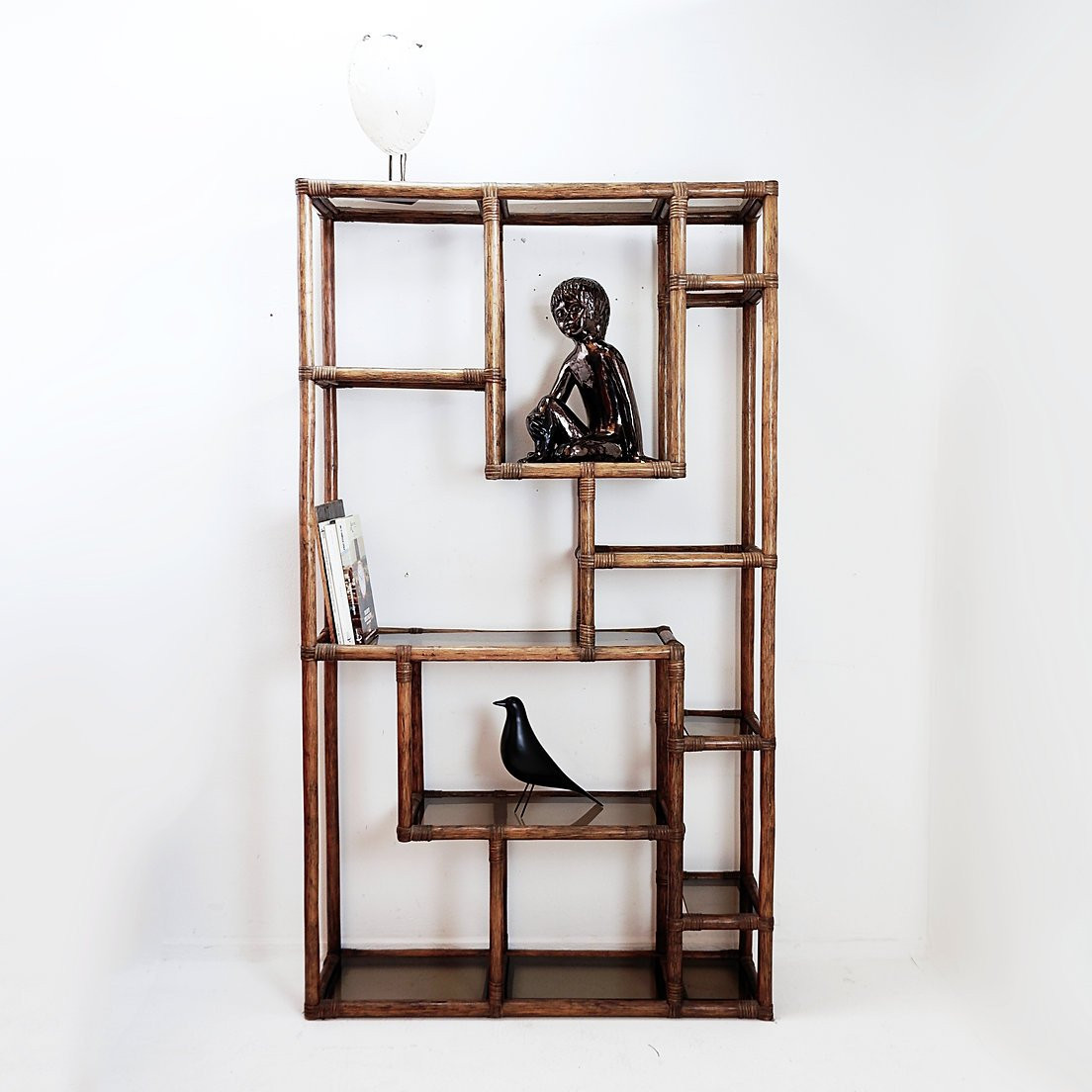 Étagère asymétrique en bambou et verre fumé - Années 1970-photo-2
