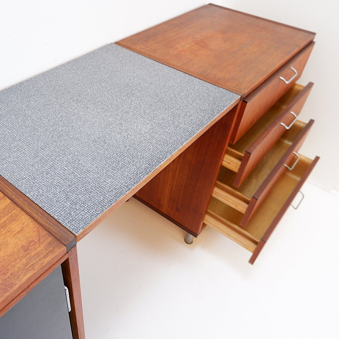Pastoe Composition Of An Office Space - 60' (2 Pieces Of Furniture +melamine Board)-photo-2