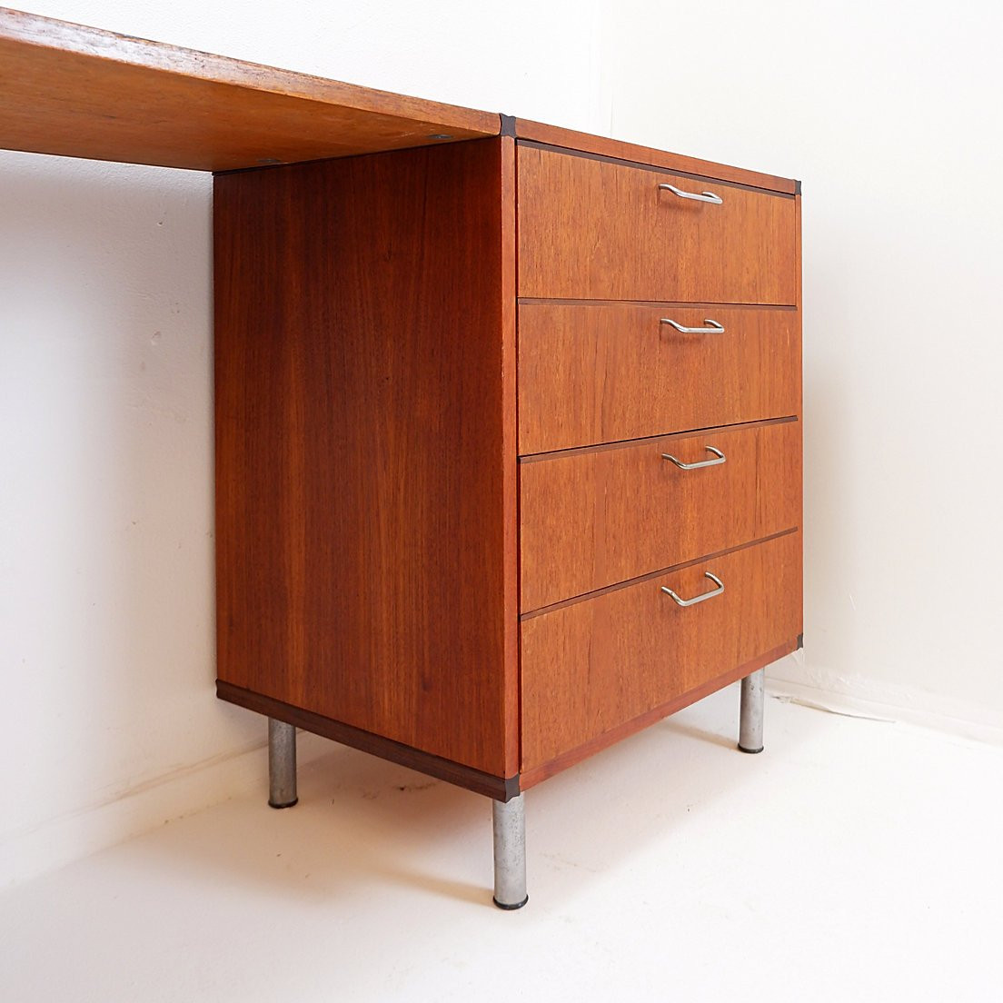 Pastoe Composition Of An Office Space - 60' (2 Pieces Of Furniture +melamine Board)-photo-4