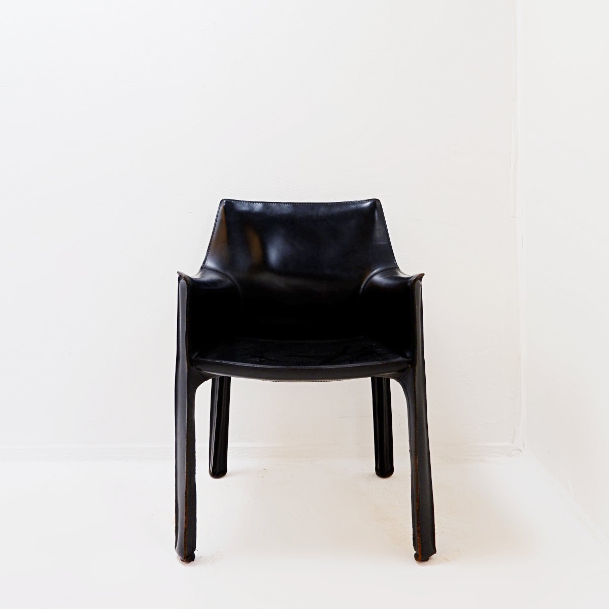 Ensemble de 4 chaises « Cab 413 » avec accoudoirs, signées Mario Bellini pour Cassina – 1970'-photo-4