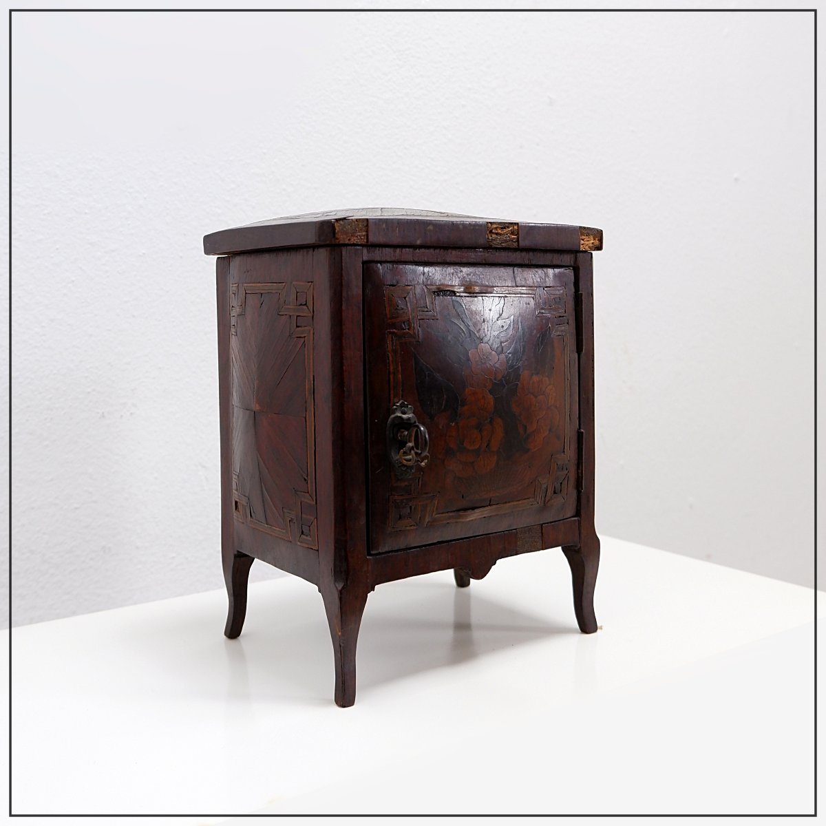 Miniature Cabinet Of Art In Mahogany Marquetry With Floral Decoration - Early 20th Century-photo-2