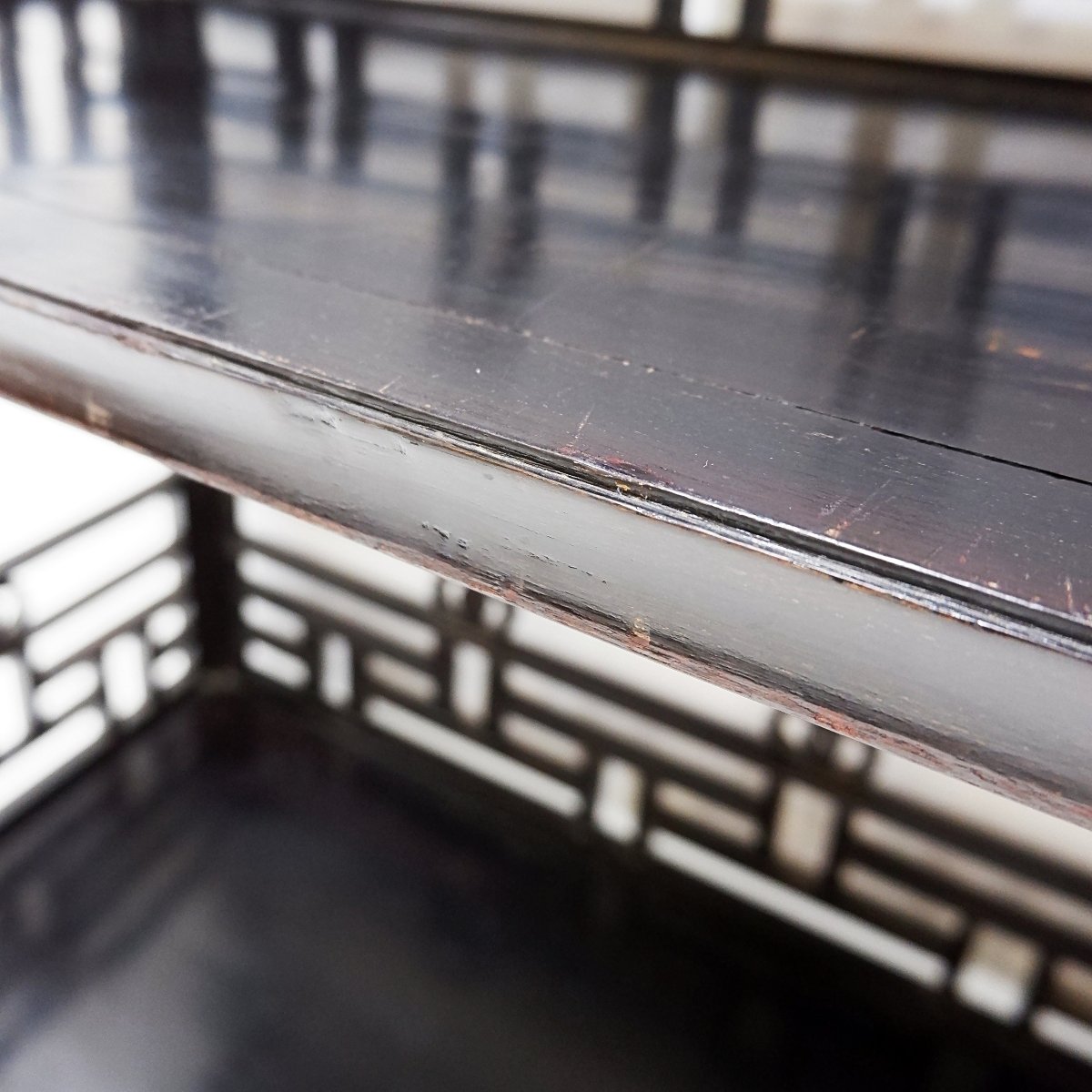 Three-tier Chinese Lacquered Wood Bookcase - 20th Century-photo-1