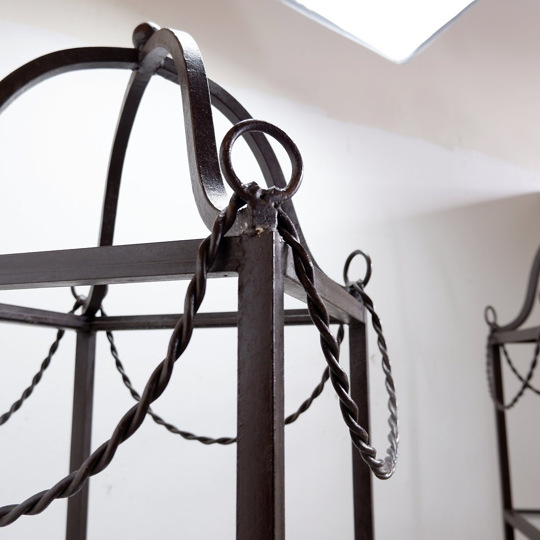 Pair Of Vintage Pagoda-style Shelves In Black Metal-photo-6