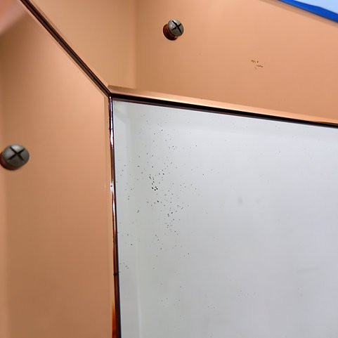 Miroir mural biseauté à panneaux de miroir bleus et cuivrés - Italie, années 1930-photo-6