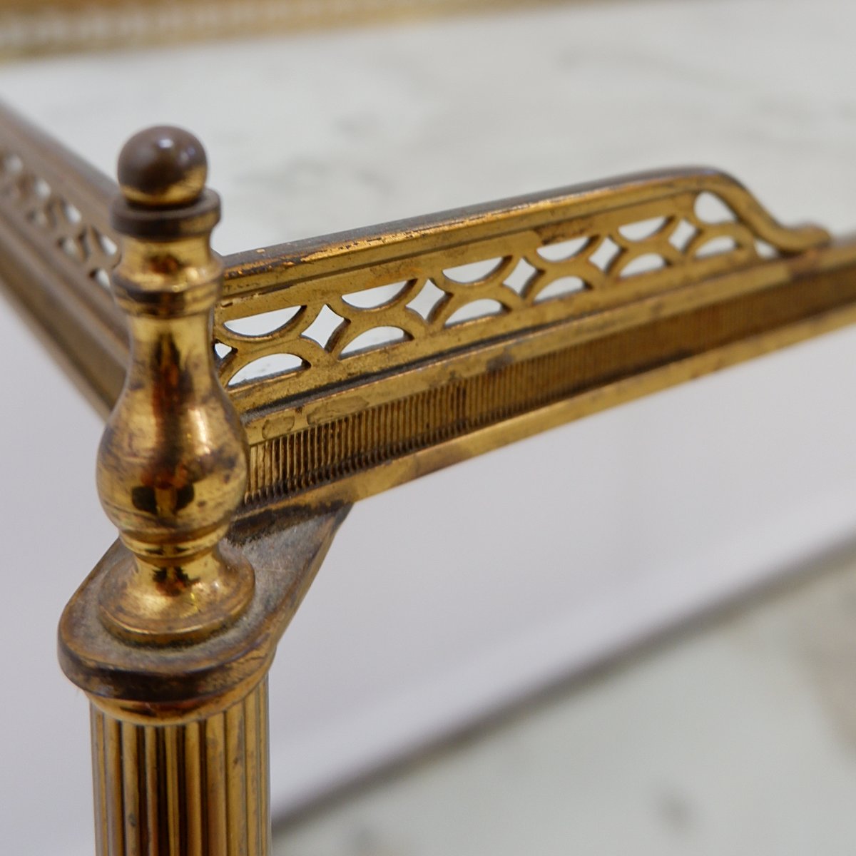 Table d'appoint à deux niveaux avec miroir en verre églomisé, par Maison Jansen, France-photo-1